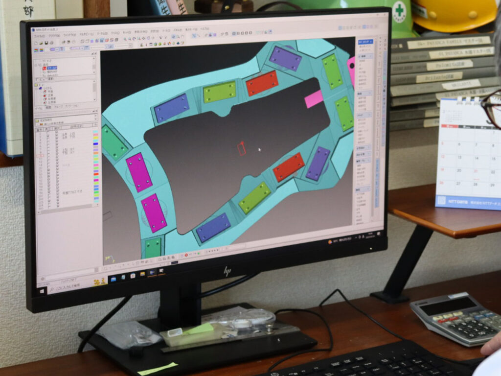 株式会社スズハルでの3DCAD設計作業を行っているパソコン画面