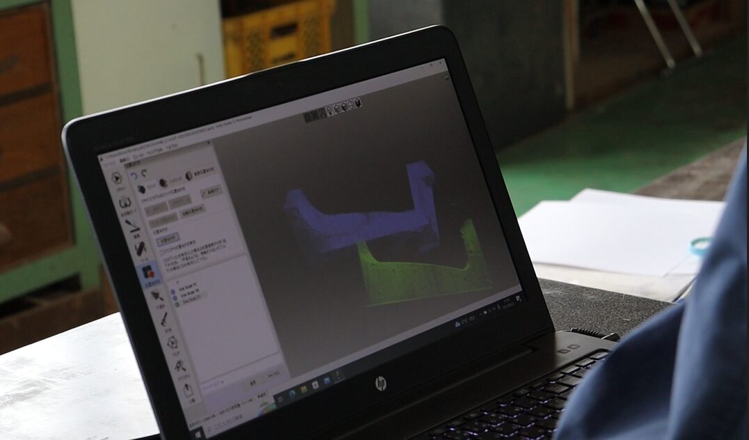 3D scanning an old mold using Artec Eva scanner for data digitization