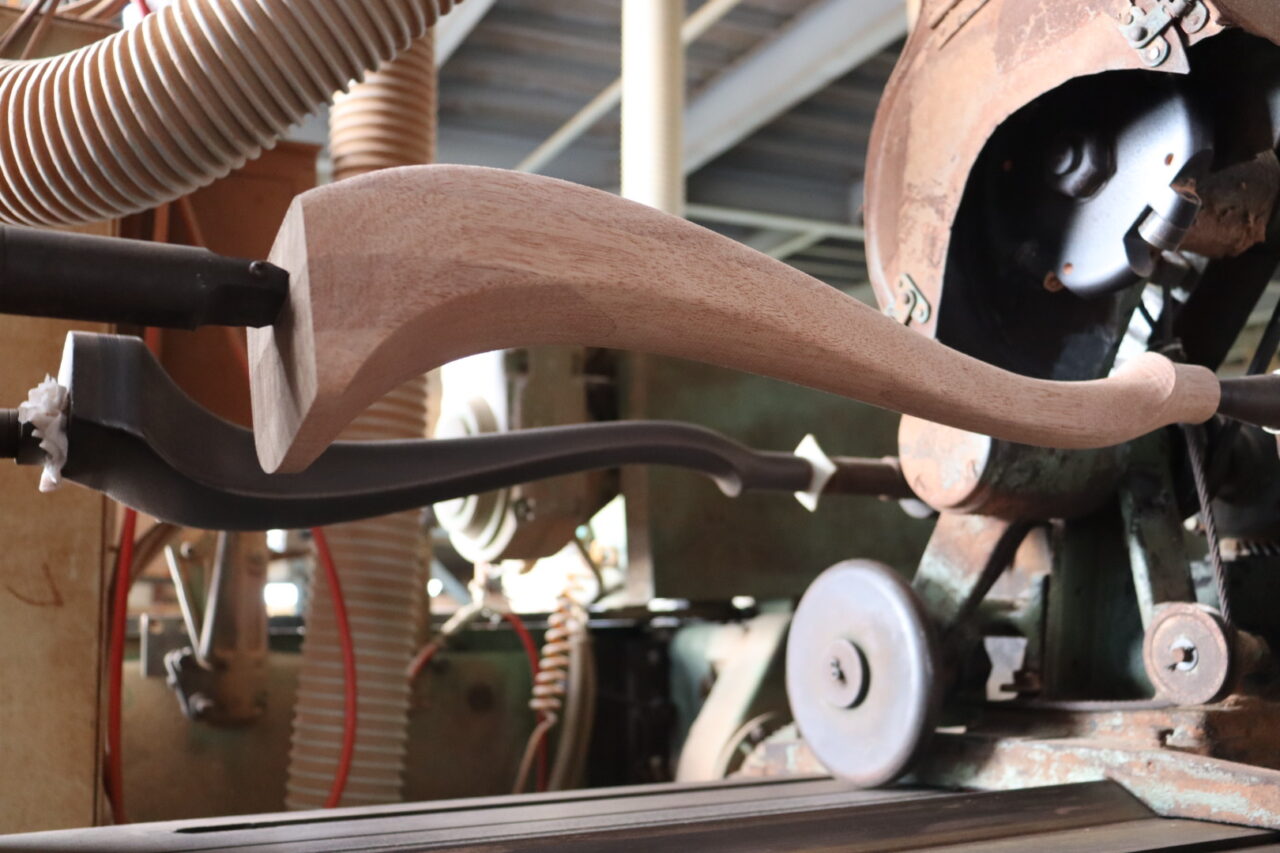 Image showing the result of processing wood using a copying lathe (Nara-I lathe). The finished wood piece displays precise and smooth curved surfaces.