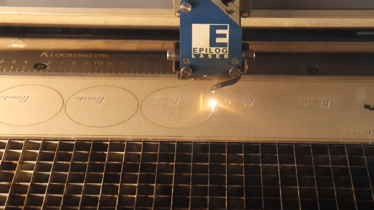 Acrylic plate engraving laser engraving machine preparation1