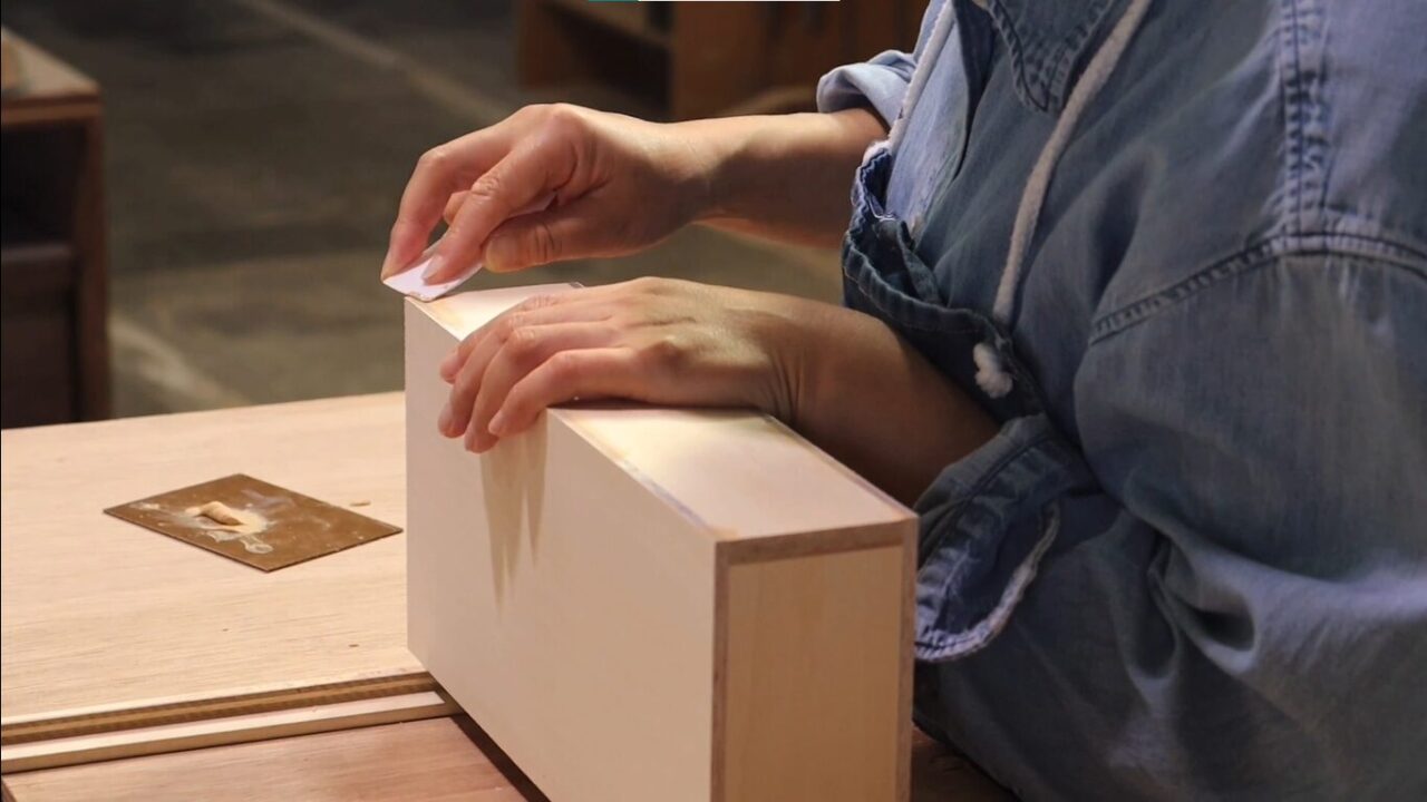 Wooden box putty repair2