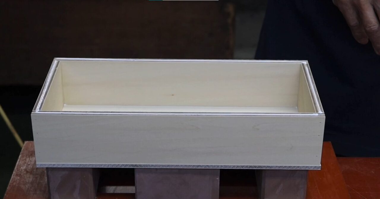 wooden box assembly1