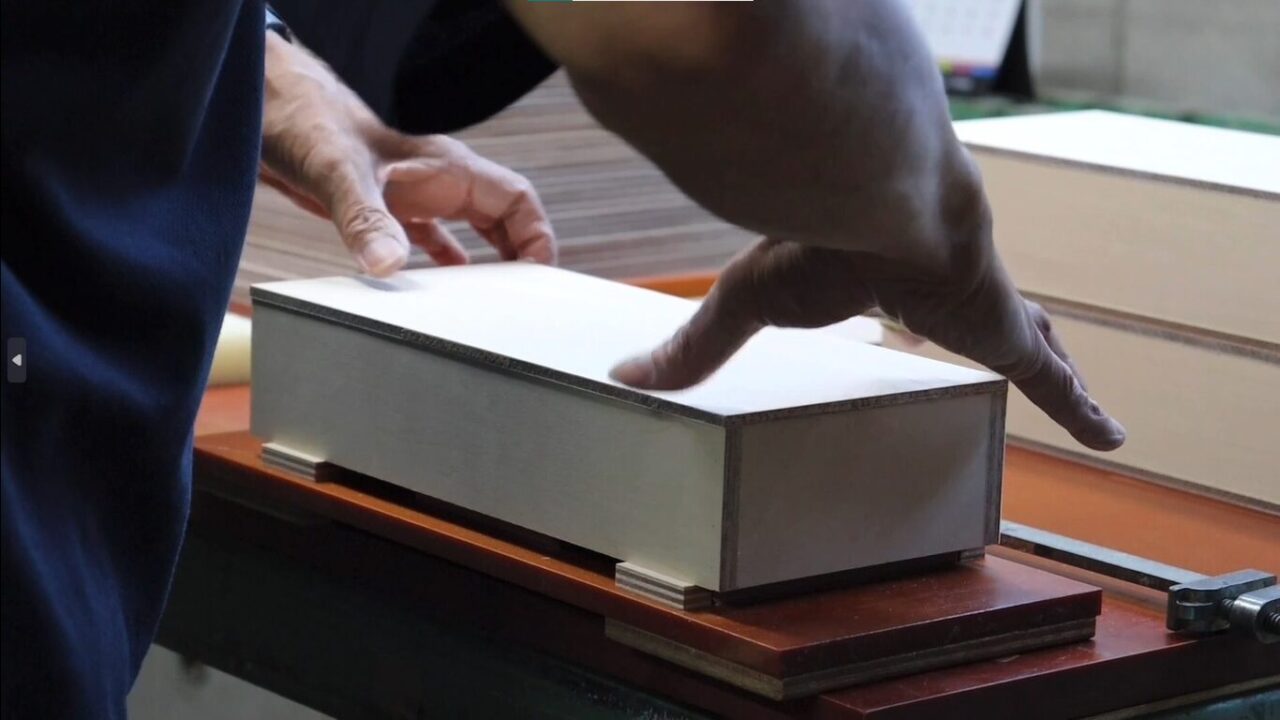 wooden box assembly3