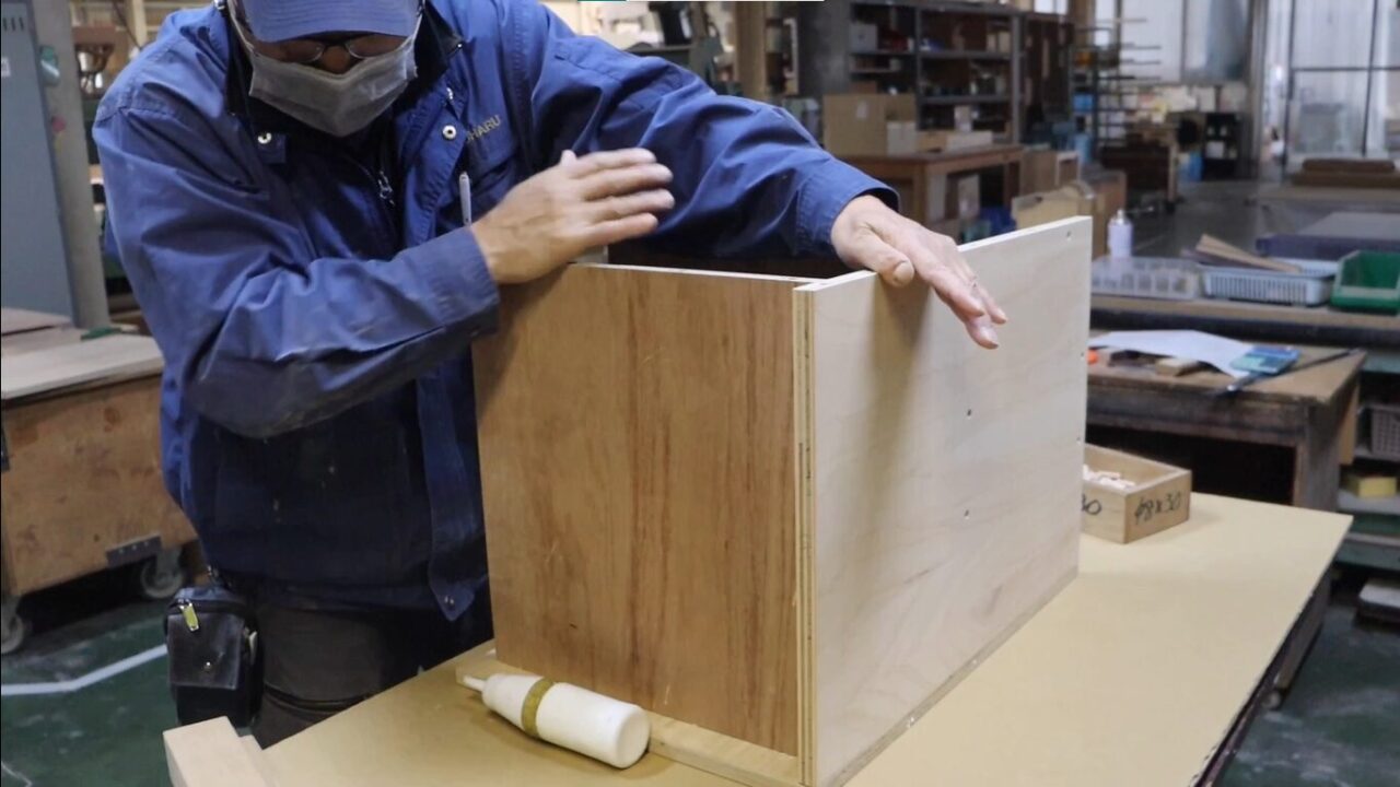 株式会社スズハル 【キャビネット・什器メーカー】オーダーメイド木製品を業者に依頼する キャビネットの接合