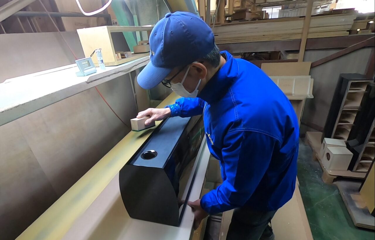 株式会社スズハルの木工加工技術によるスピーカーボックス製作の様子（加工中の写真）2