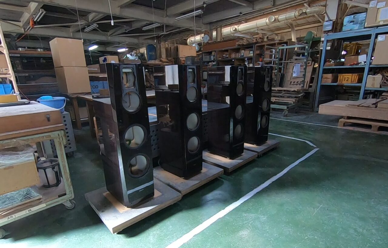 株式会社スズハルの木工加工技術によるスピーカーボックス製作の様子（加工中の写真）3